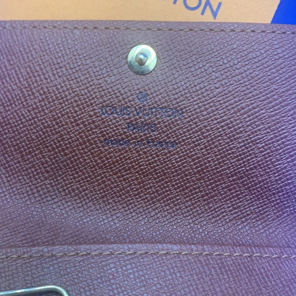 🤎 Louis‎ Vuitton Monogram signature design LV Logo 6 key holder